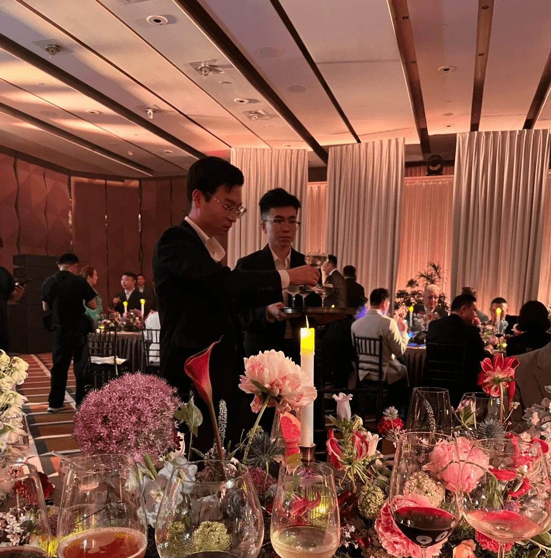 a clean and professional animal clinic, 貓樹和攀爬牆 寵物傢俬與家品 寵物家具 訂造貓傢俬 貓傢俬設計 貓爬架香港 寵物傢私訂造 貓貓安樂窩 寵物家居設計 人貓共用傢俬 寵物傢俬訂製 人寵友善傢具 人貓共用家具 人貓共融書桌 貓傢俬 實木貓爬架 貓櫃訂造 貓床 推薦 貓抓板推薦 人貓共用梳化 Custom cat trees and climbing walls Ergonomic pet furniture design for small spaces Durable and stylish pet furniture solutions 