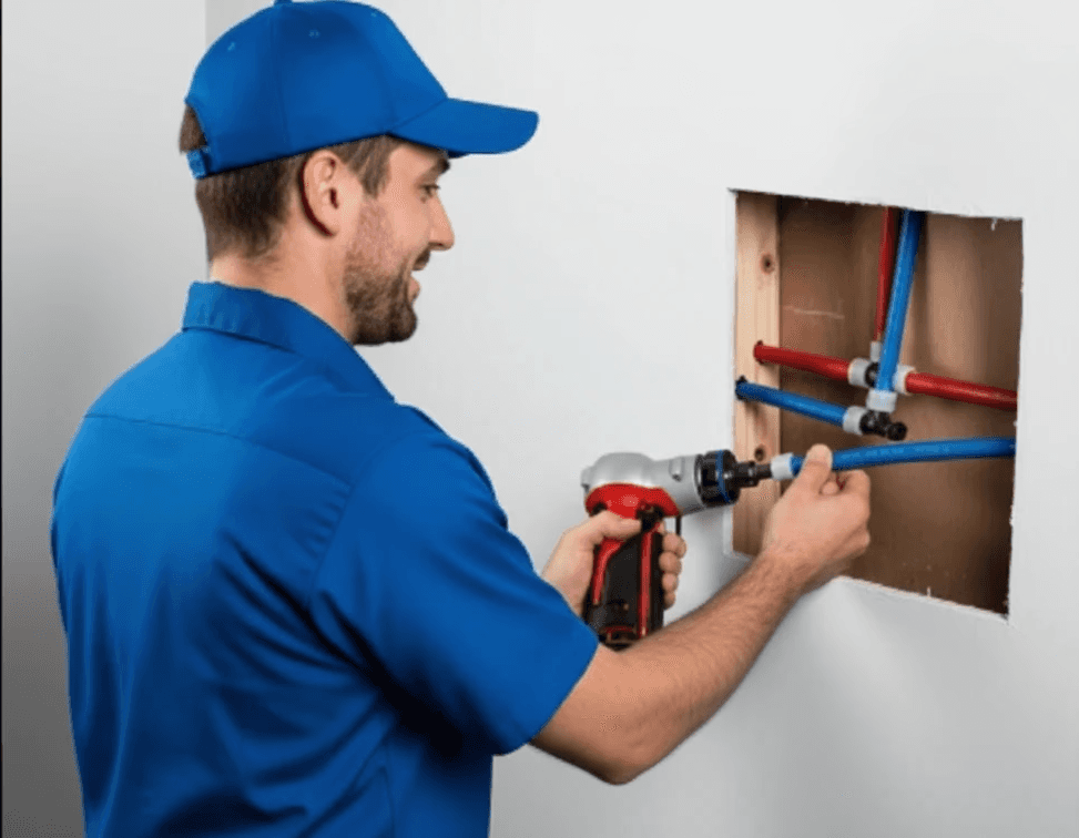 Licensed plumber in Fresno providing residential plumbing service.