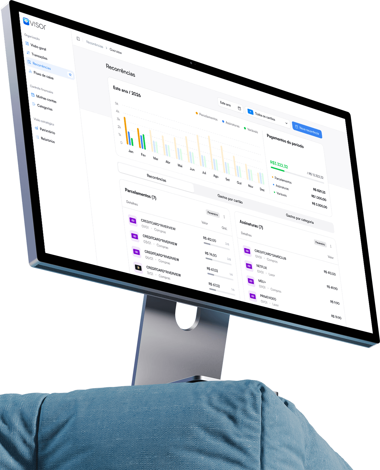Visor em desktop com dados de finanças em tempo real e IA