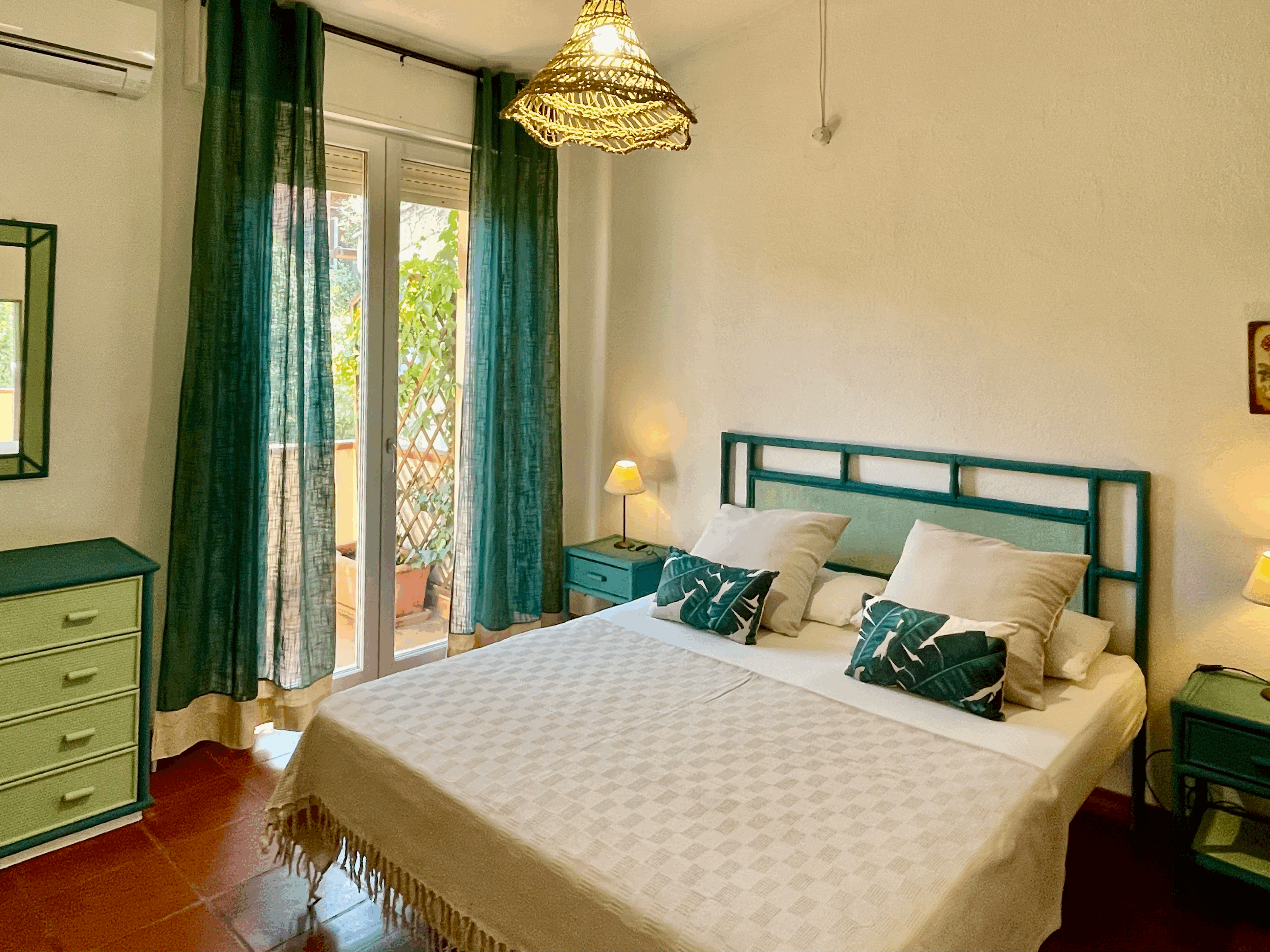 Camera matrimoniale del Trilocale Casa Lia con affaccio sul balconcino