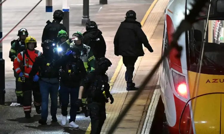 英國火車隨機砍人（資料來源：bss.com）