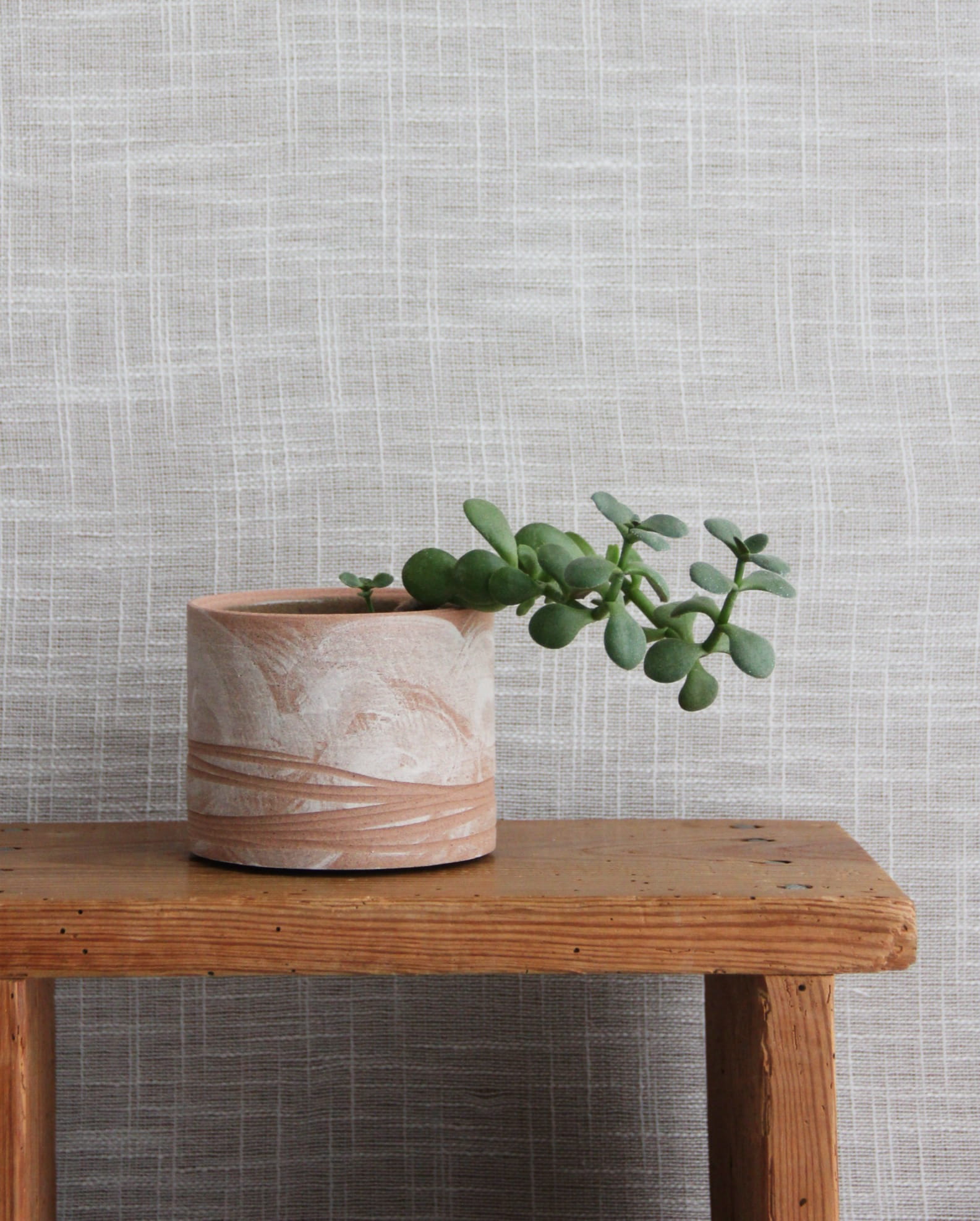 Cache-pot cylindrique en grès marbré blanc et rose, style bohème naturel – céramiste presqu'île de Guérande