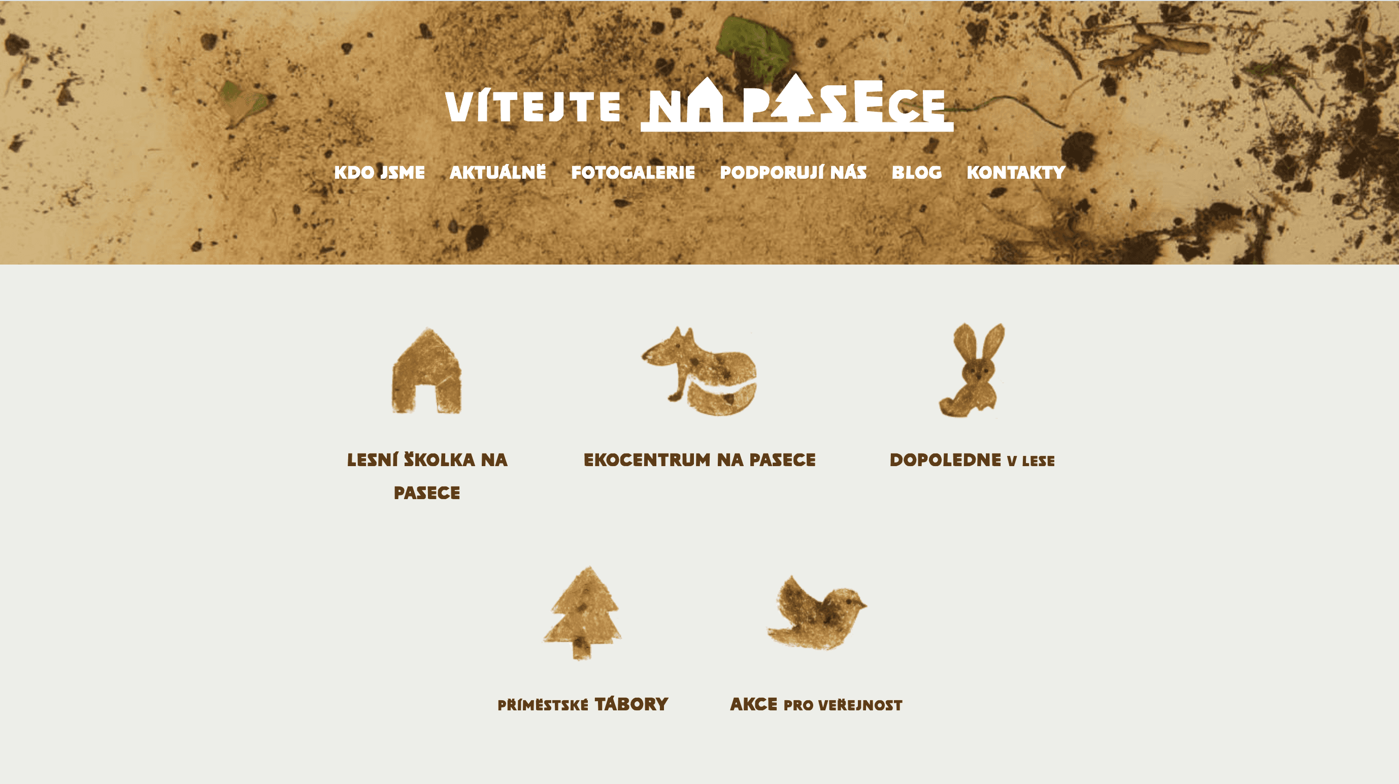 A screenshot of the official website for Lesní školka na pasece, displaying harmony between the Poleno typeface headlines and various forest-themed graphic elements.