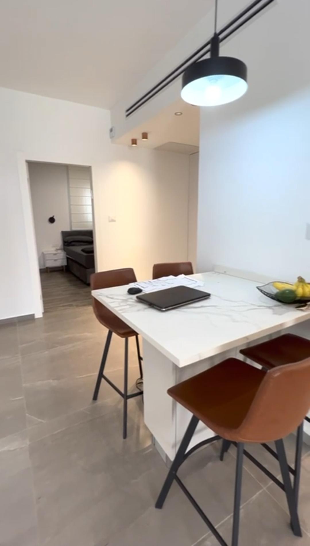 Image of Minimalist entryway