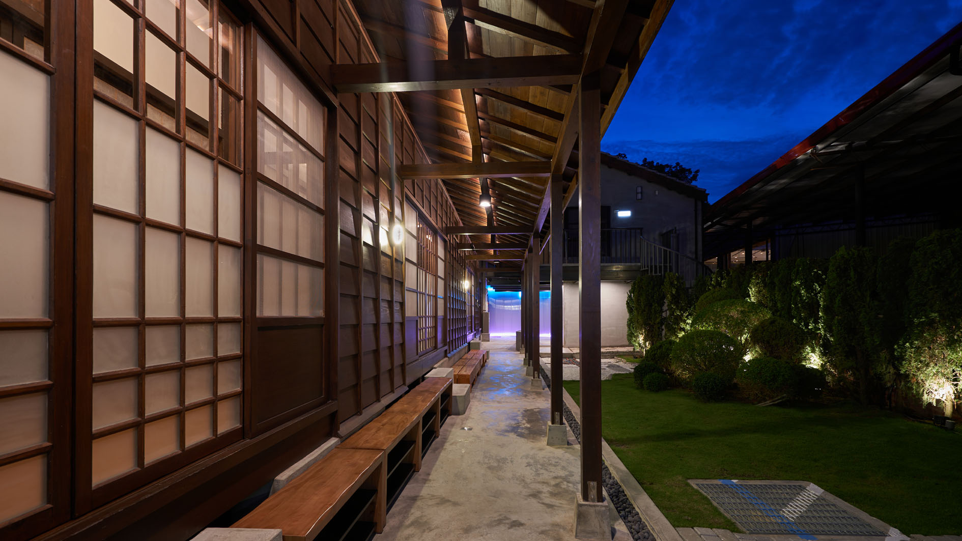 日式宿舍走廊搭配燈光設計展現大正浪漫