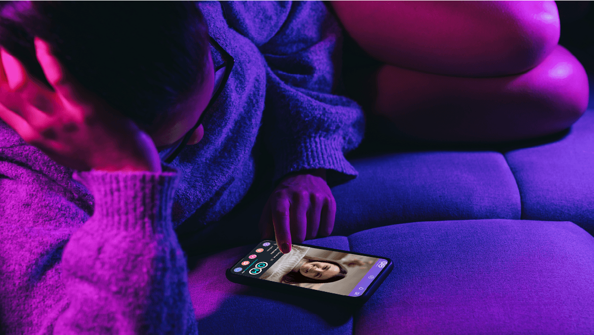 Minimalist Smartphone and Flowers