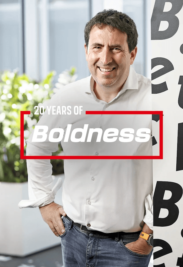 Betclic Group - Portrait of a smiling man executive with the text 20 years of audacity