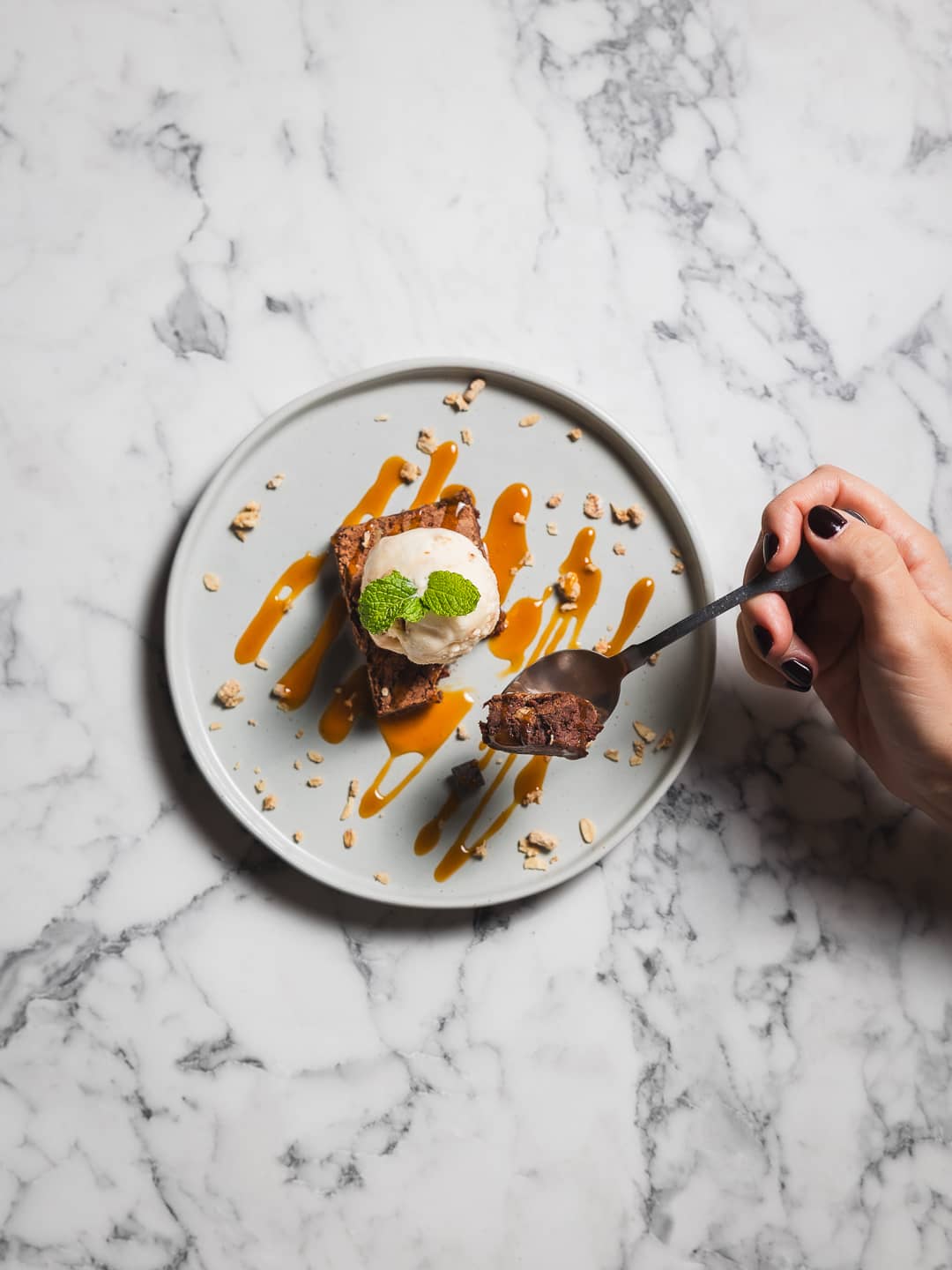 Massada de Ostra com Caviar e Pesto