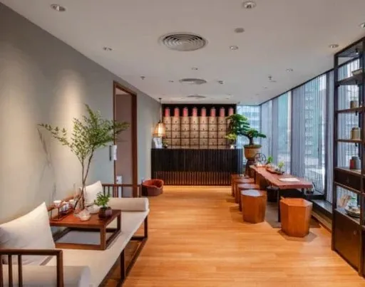 BW Design Centre 是一支擁有16年豐富經驗的專業設計團隊，我們專注於社區設計，致力打造更好社區環境。我們的服務涵蓋多個領域，包括醫療安老、教育空間、NGO非牟利組織、藝術設計、宗教團體、社區美化，以及環保ESG項目。我們透過專業工程和設計方案，從初步概念到完整執行，提供一站式服務，幫助客戶提升品牌形象，實現空間轉型，優化您的社區空間！無論是改善社區設施或推動可持續發展，我們都以創新和實用為本，確保每個項目都帶來實質價值。