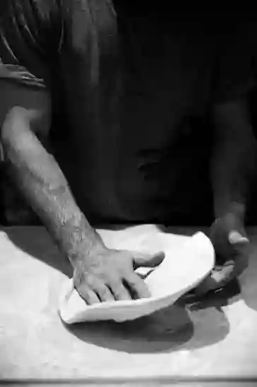 Façonnage de la pizza.