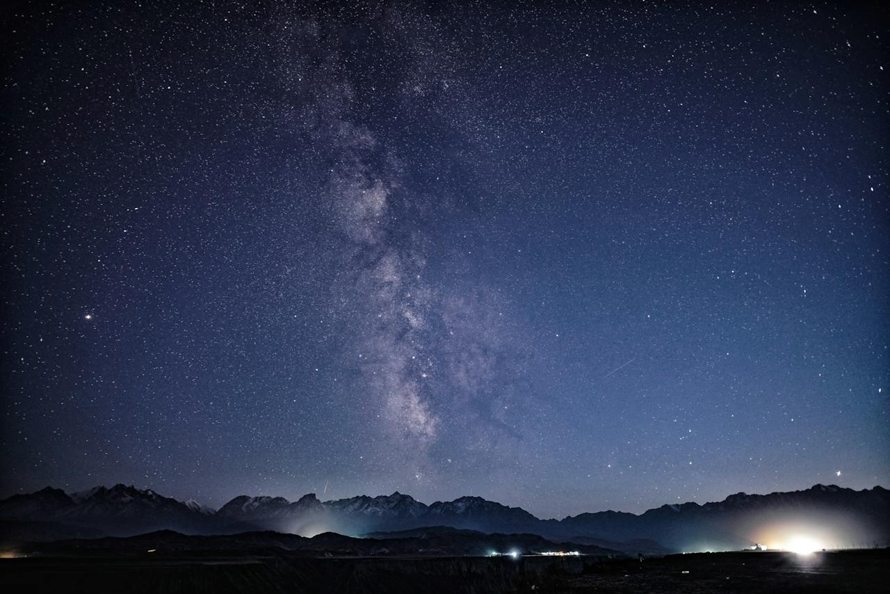 night sky showing constellations