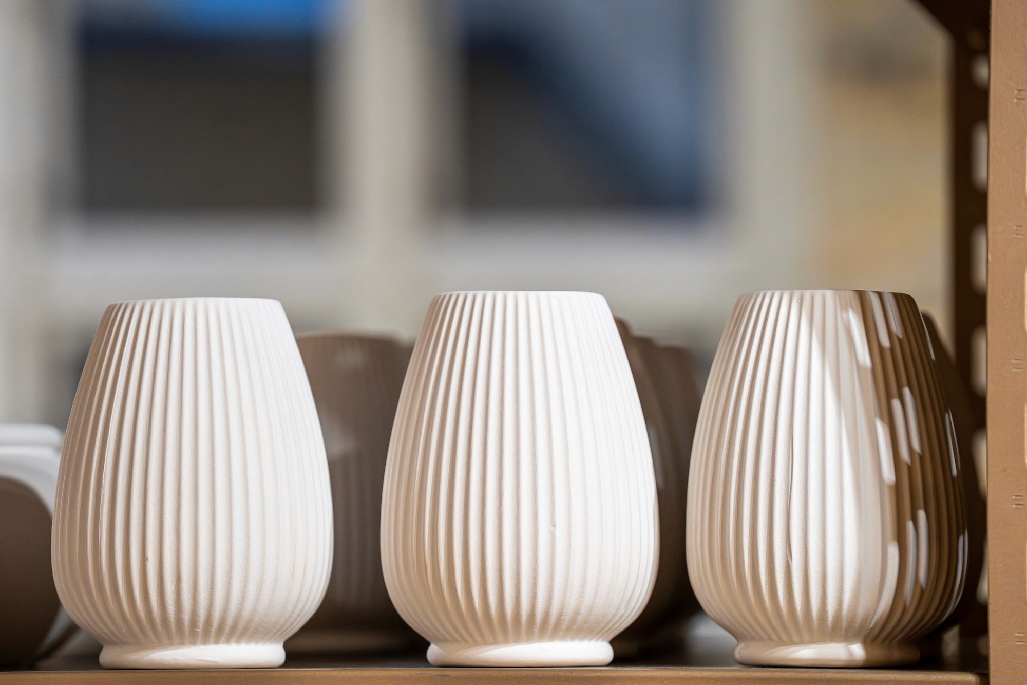 vases ready to be decorated by hand