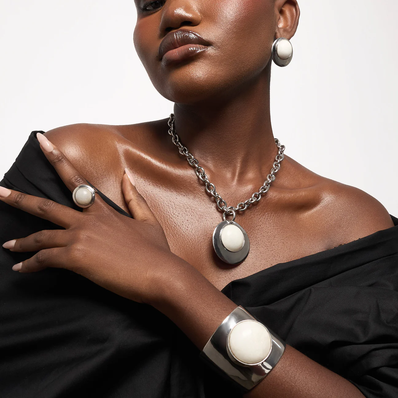 REFAINI VISUAL IDENTITY BRAND DESIGN BY ATELIER JOVAE