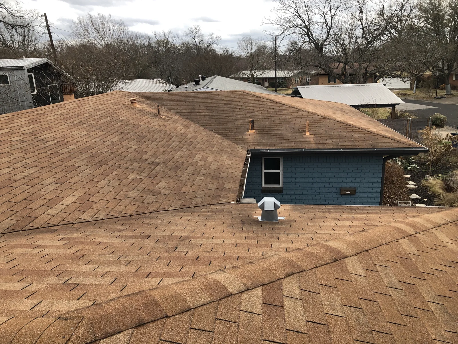 Before replacement: earlier roofing on the same home.