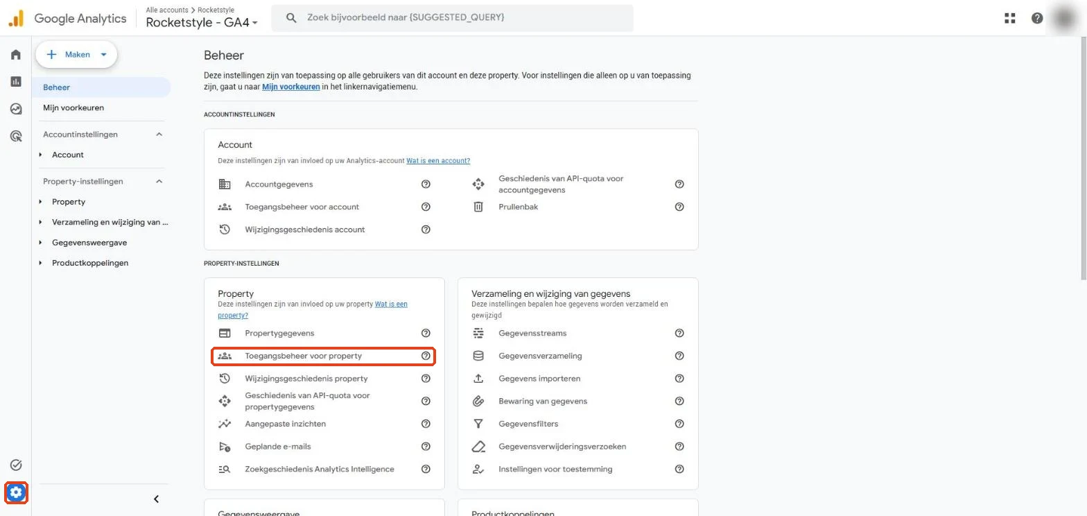 Het Beheer-scherm van Google Analytics, met het tandwiel en Toegangsbeheer voor property
