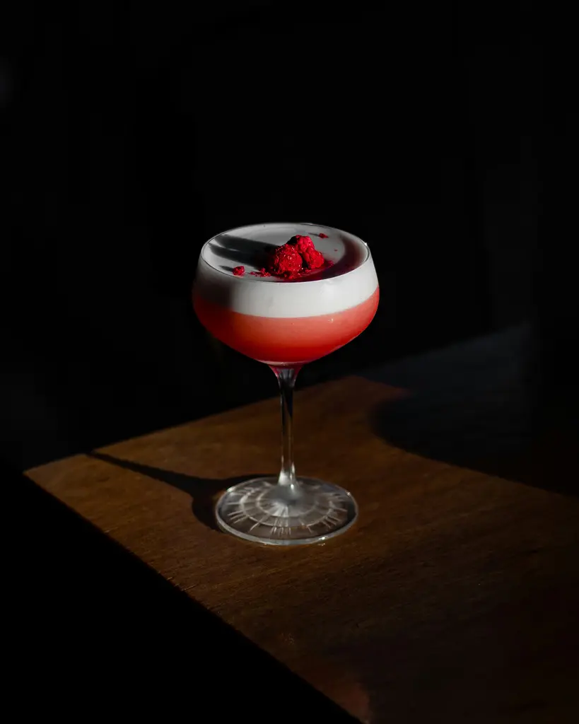 Un cocktail sur une table