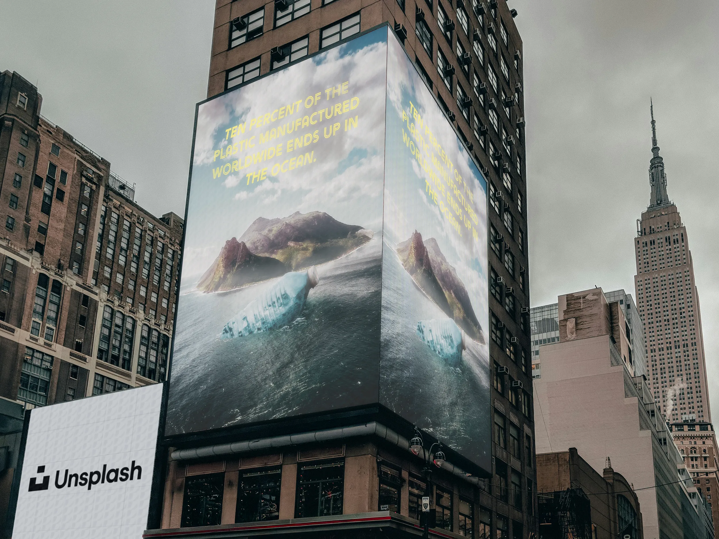 En stor ledskärm med ett konstverk på