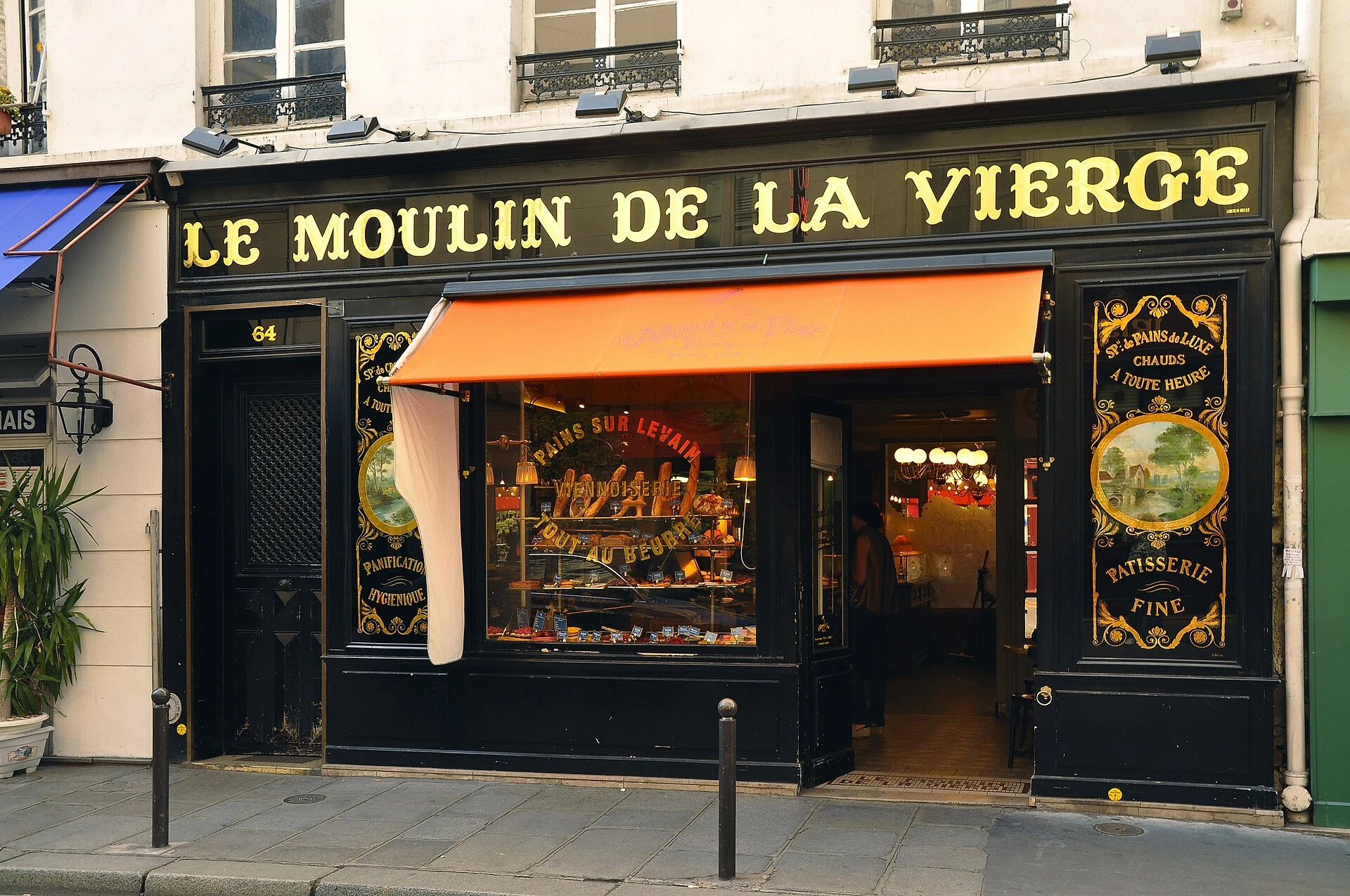 Le Moulin de la Vierge, 64 rue Saint-Dominique, photographié en octobre 2011.