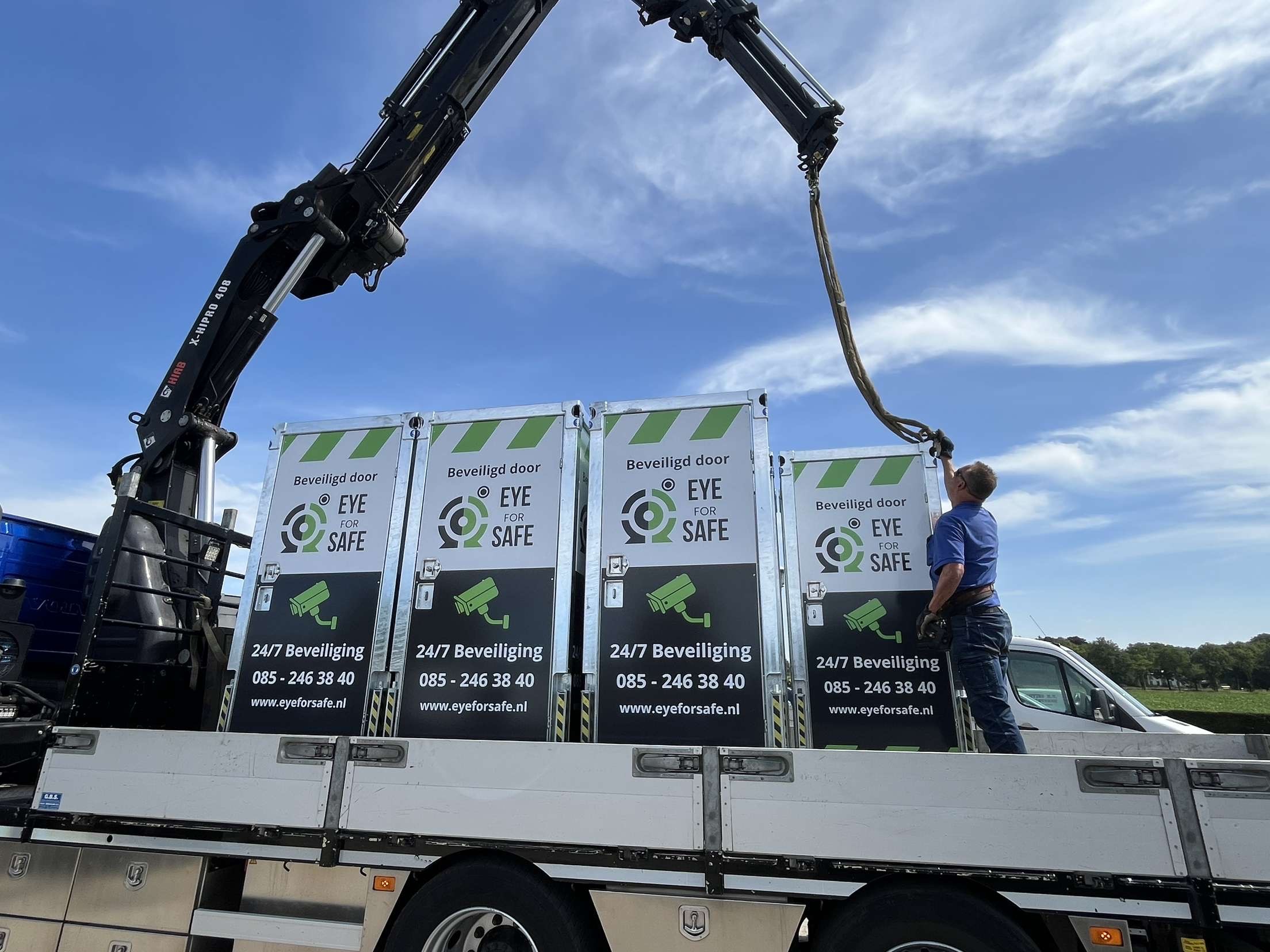 Mobiele cameramast voor tijdelijke beveiliging van bouwplaats