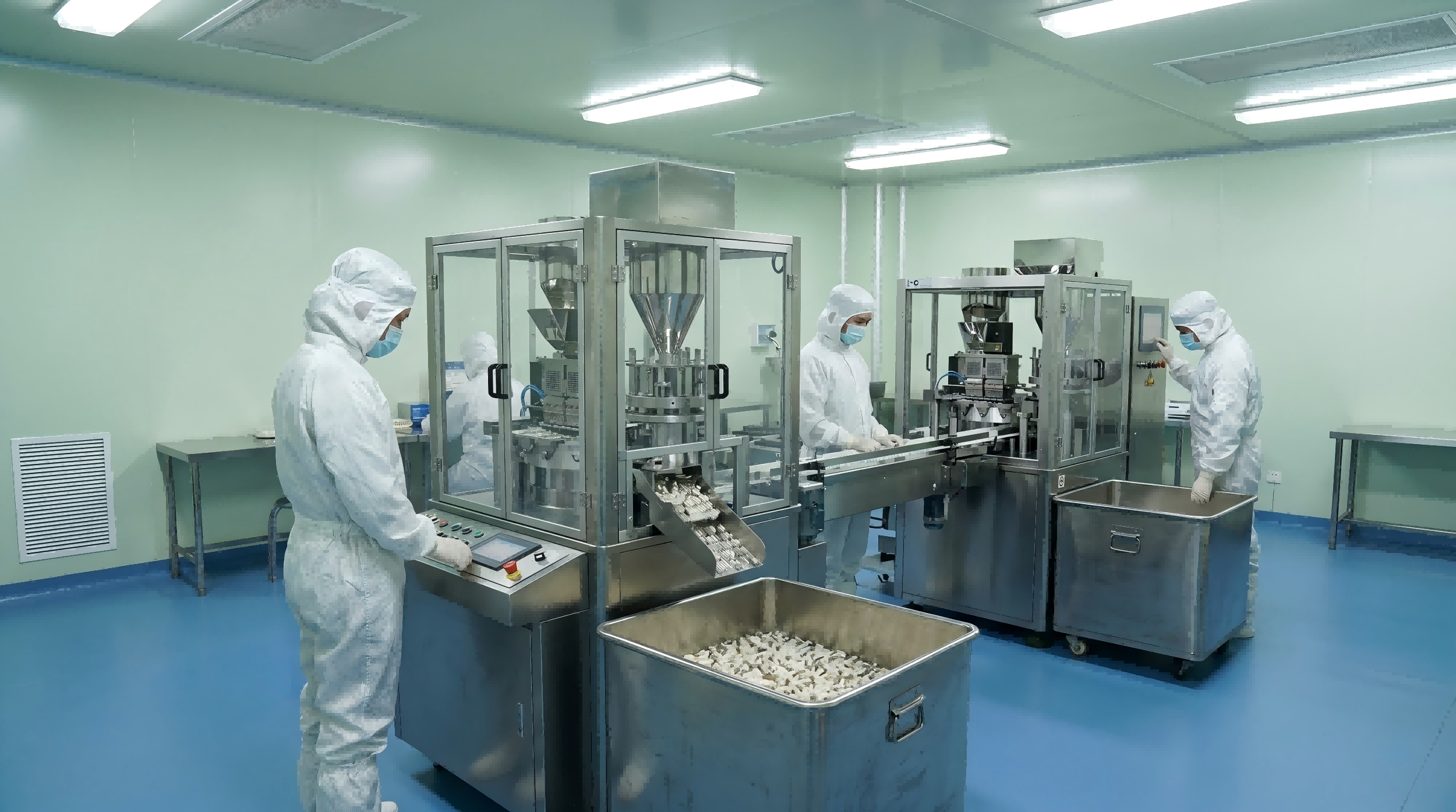 完成後的保健食品潔淨廠房包裝區與倉儲區,展示人流物流分流與擴充預留空間 / Finished modular health supplement cleanroom with packaging, storage and expandable layout