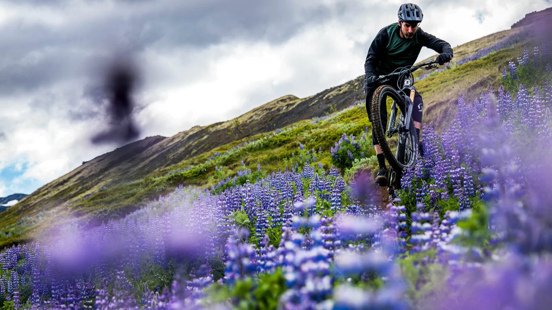 Andrew Neethling & Dan Milner: Iceland MTB