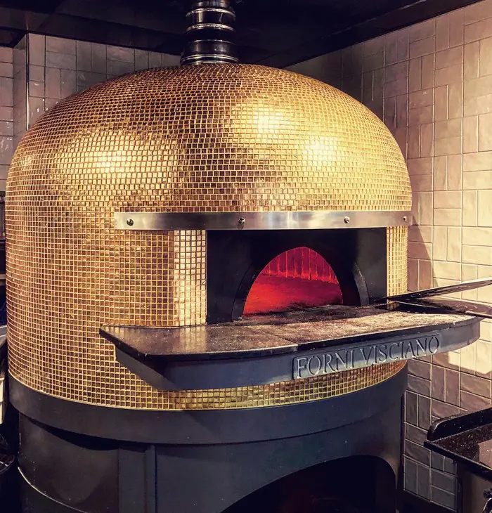 Four Visciano traditionnel utilisé pour la cuisson des pizzas