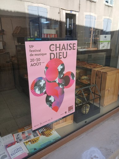 Affiche promotionnelle Impact vision en vitrine d'un magasin d'optique