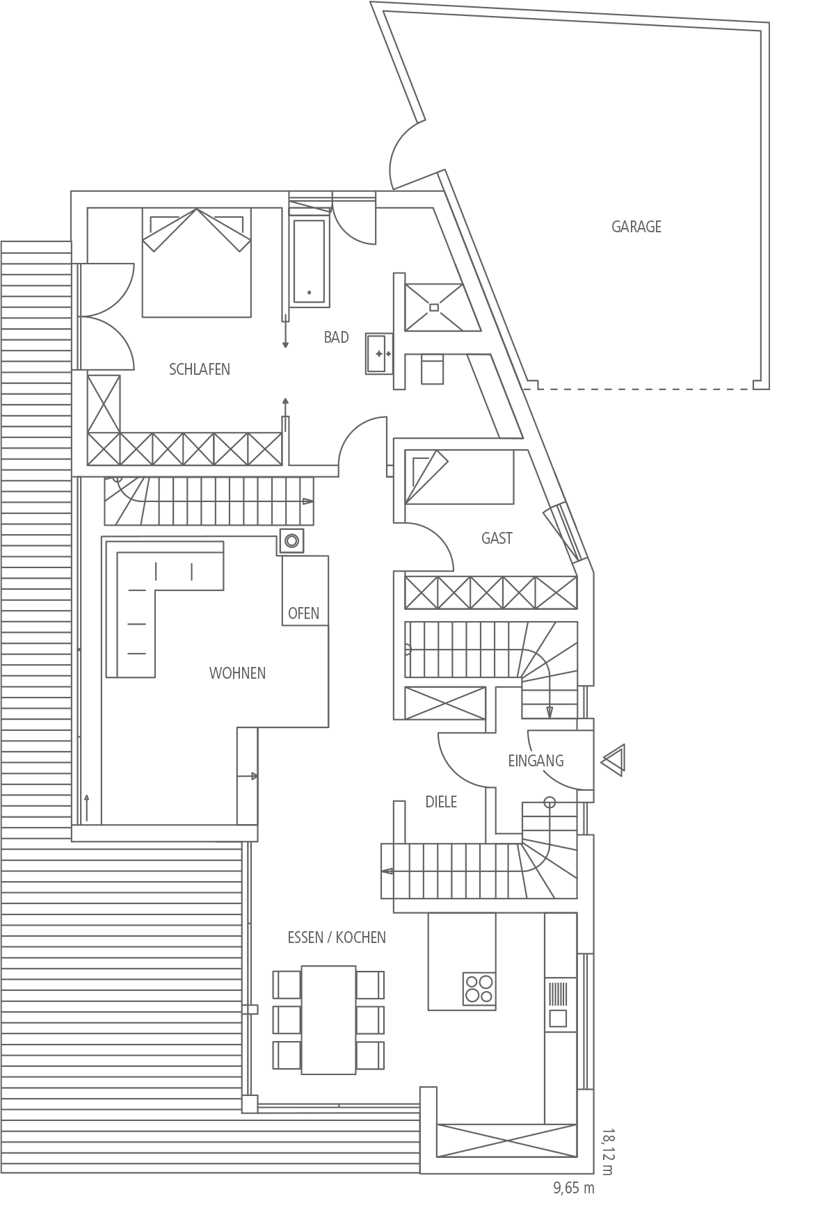 Grundriss eines Hauses mit Wohn-, Ess-/Kochen-, Schlaf-, Bad- und Gästezimmer sowie Garage und zwei Treppen.