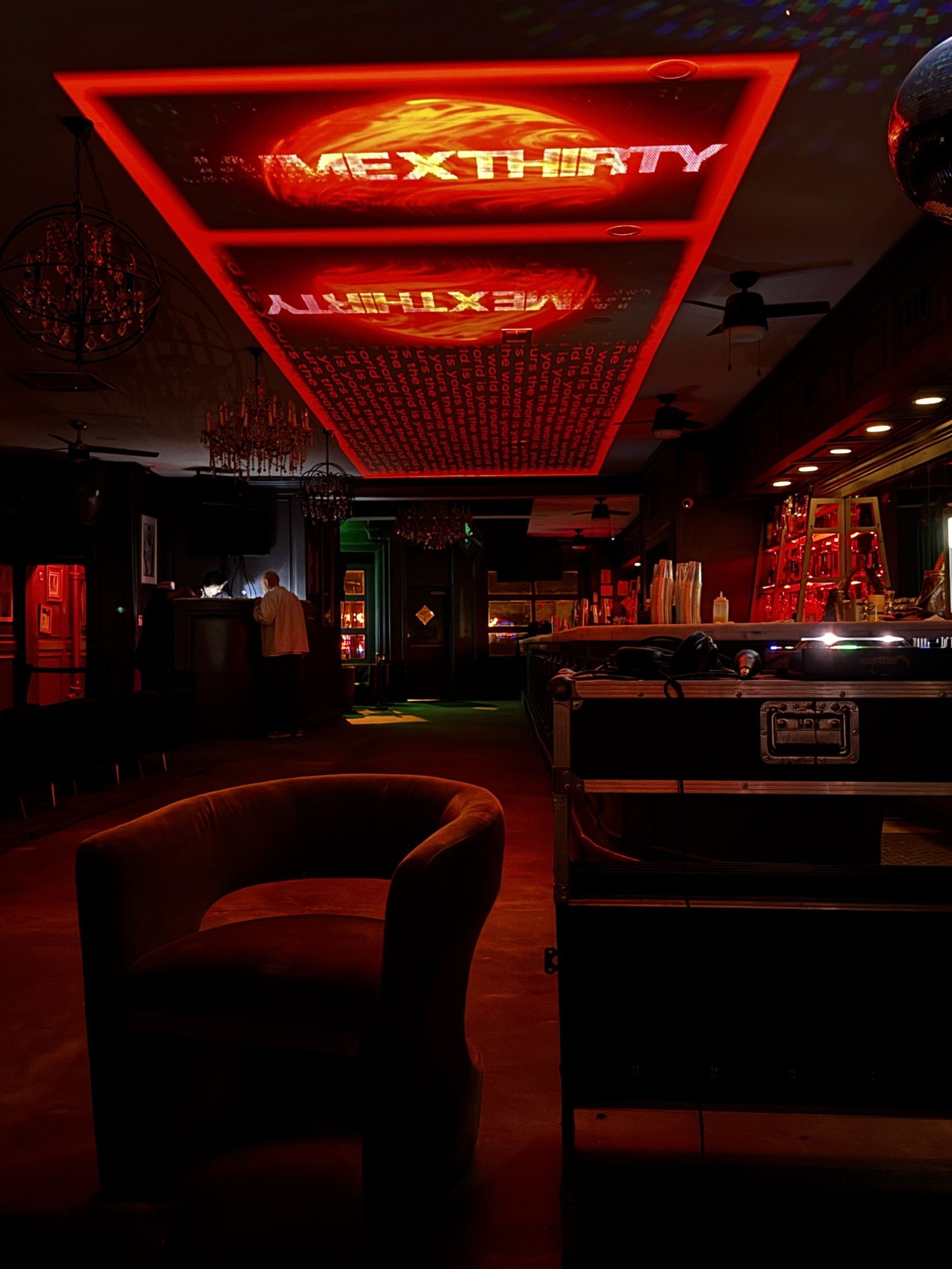 30 Bar — Valentina’s projections and Jaime’s music