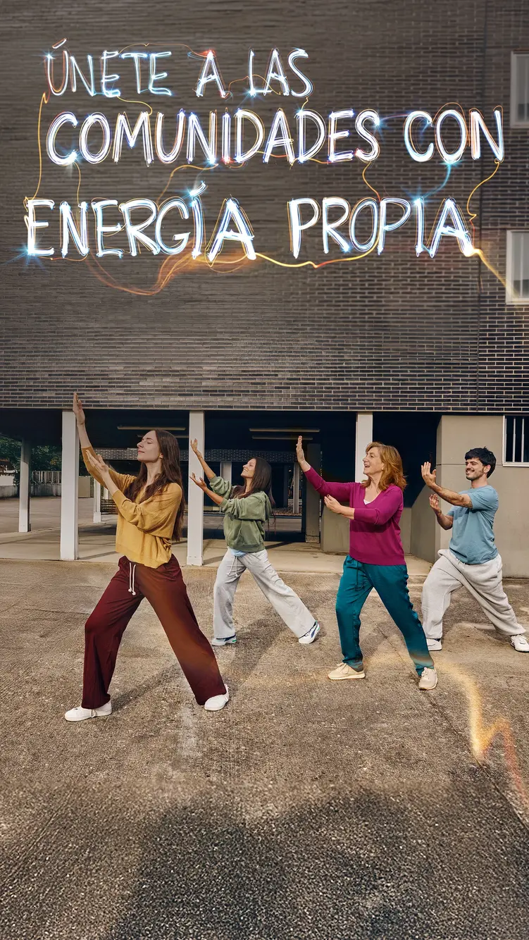 grupo de personas haiendo ejercicios exterior