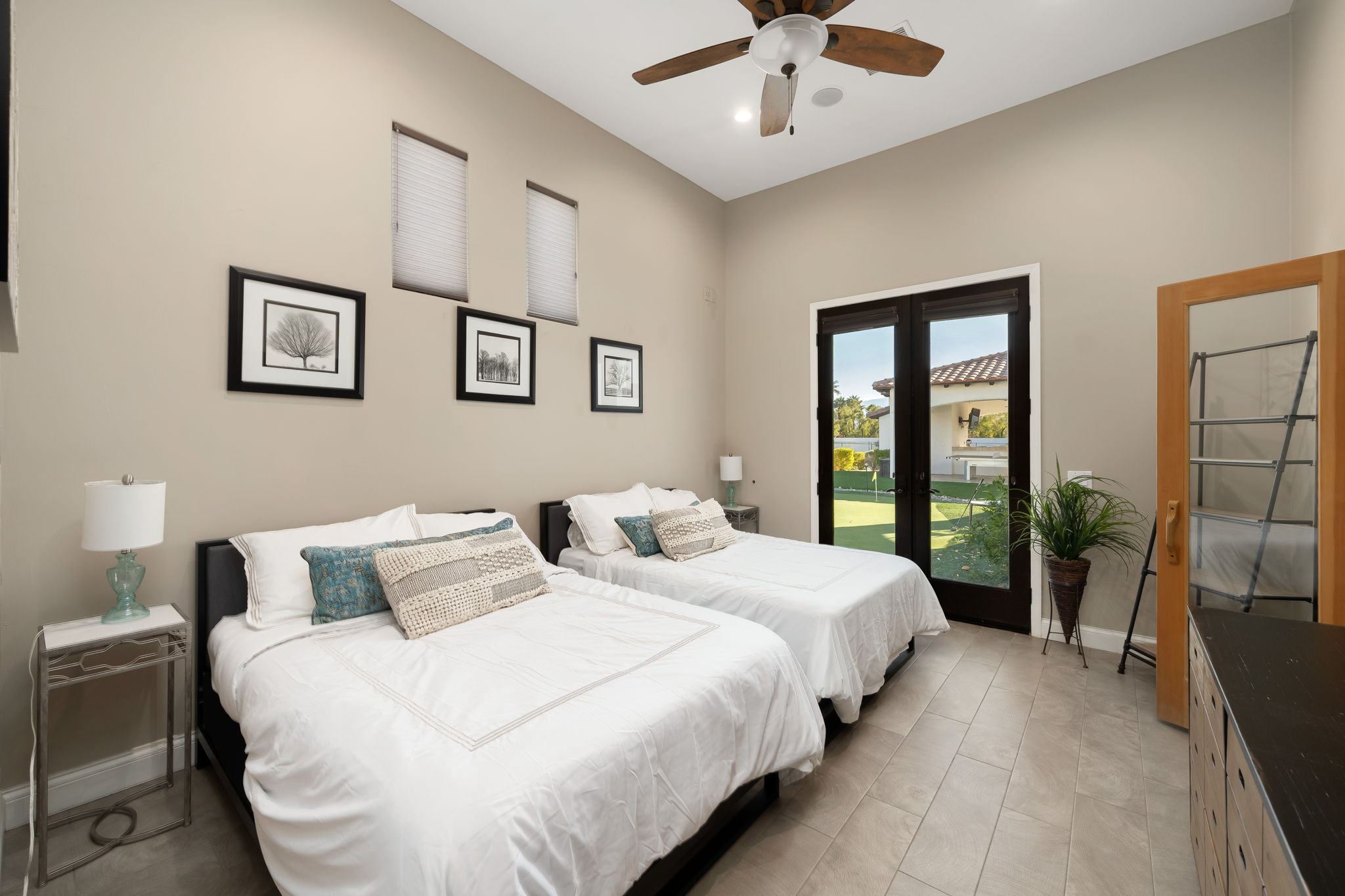 Here comes the alt text