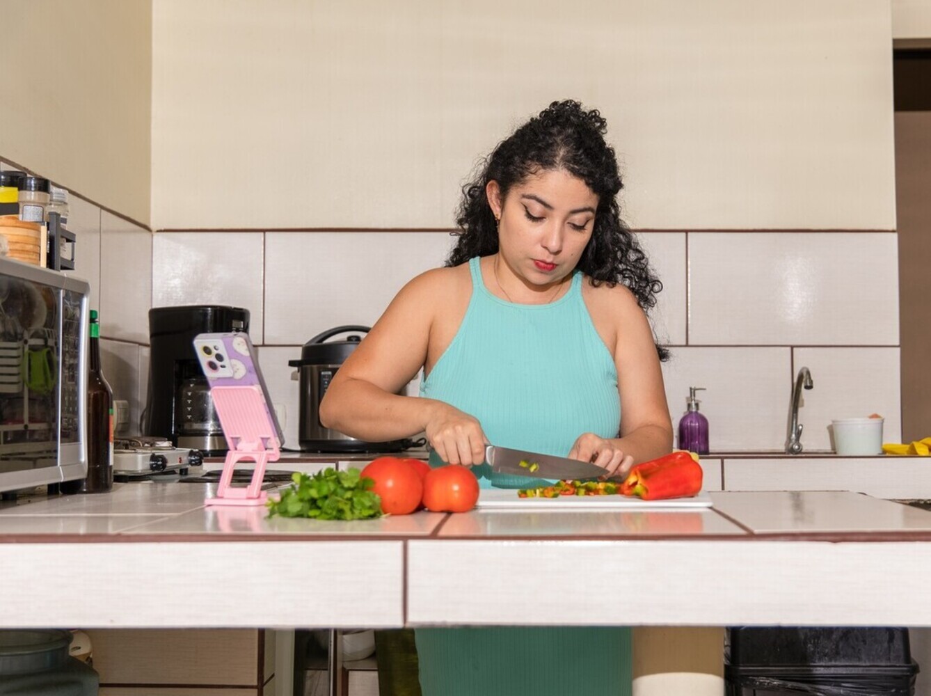 woman preparing a healthy meal to support her journey taking a birth control that causes weight loss