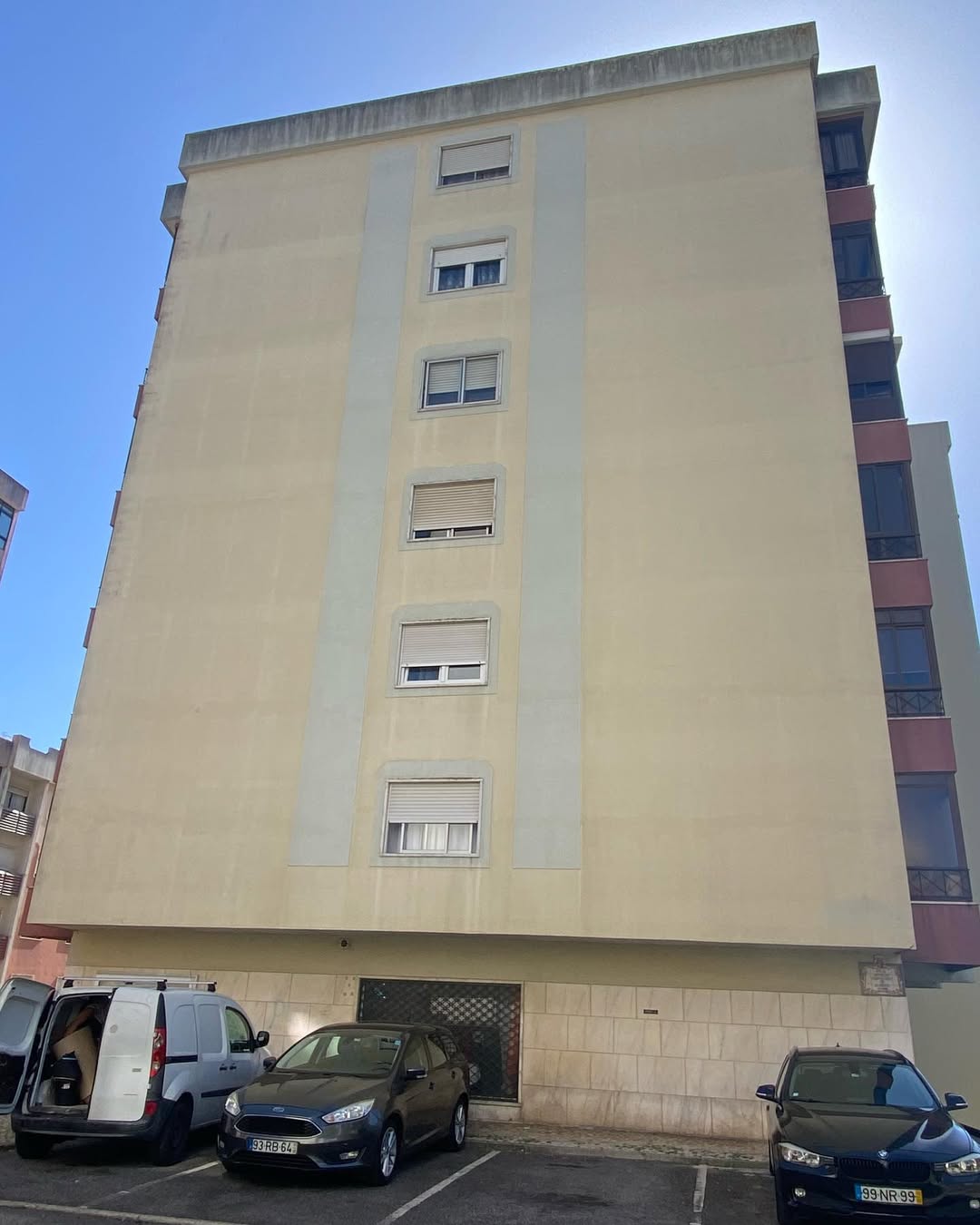 Pintura lateral de edifício em Odivelas pela Visual Up