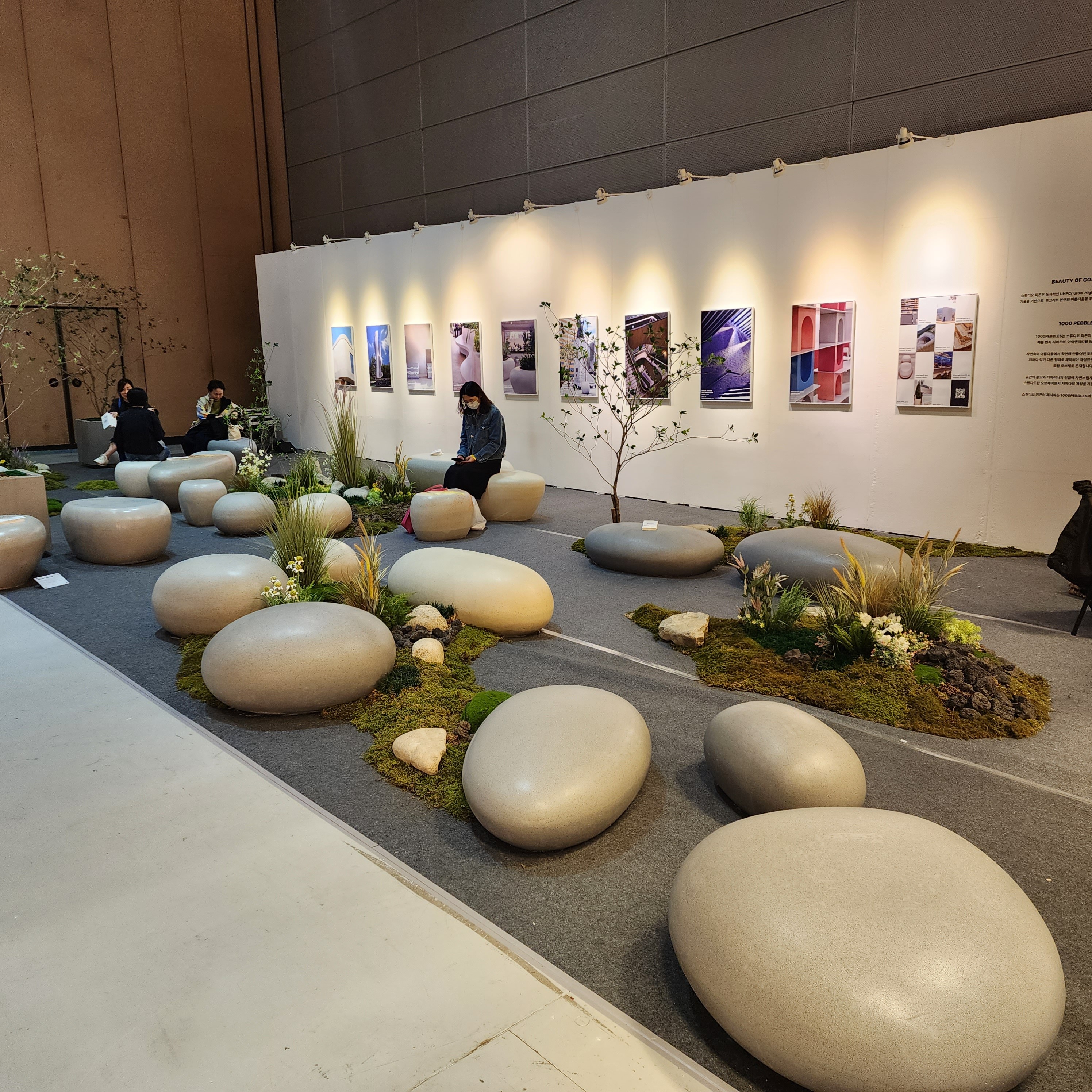 Underwater air bubble rising with a trail of droplets in clear aqua water—minimal, clean visual texture.