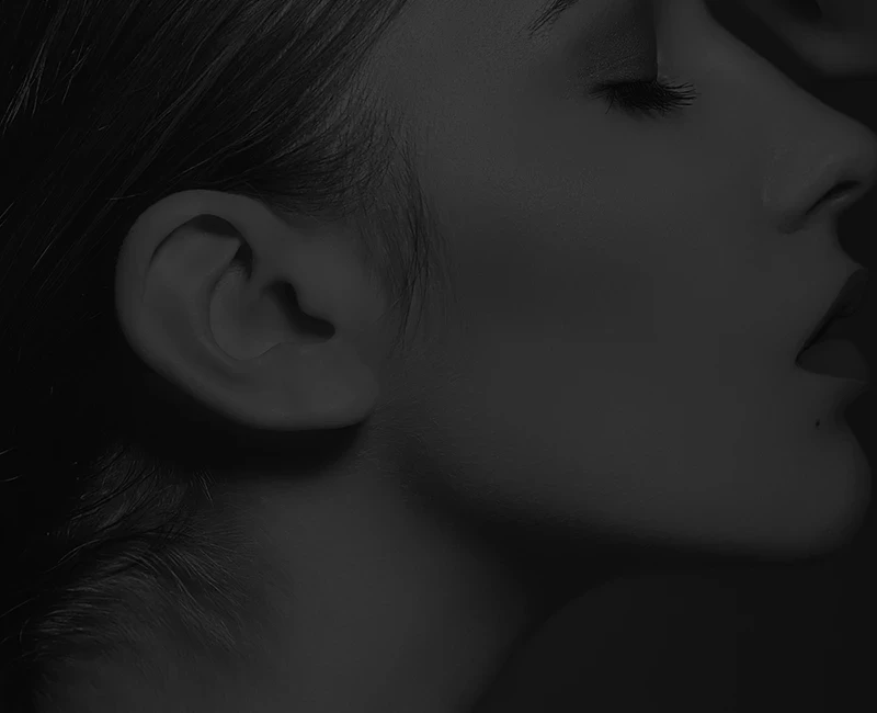 otoplastia — correção de orelhas proeminentes para aparência simétrica