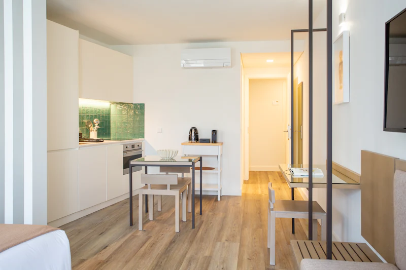 Two-bed apartment beside the park gates (sample photo)