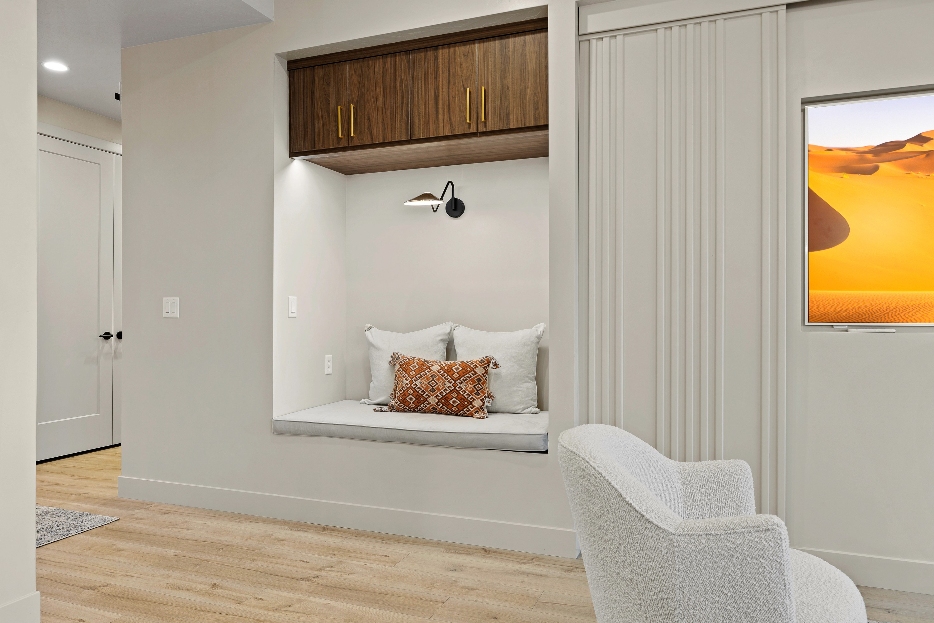 Built-in reading bench in the great room of The Painted Horizon twin home in Hurricane, Utah designed as a cozy seating nook.