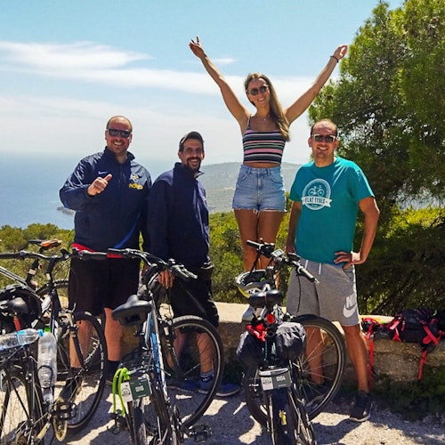 刚刚爬上阿法伊亚神庙。