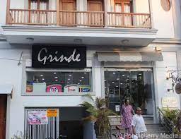 Grinde store exterior.