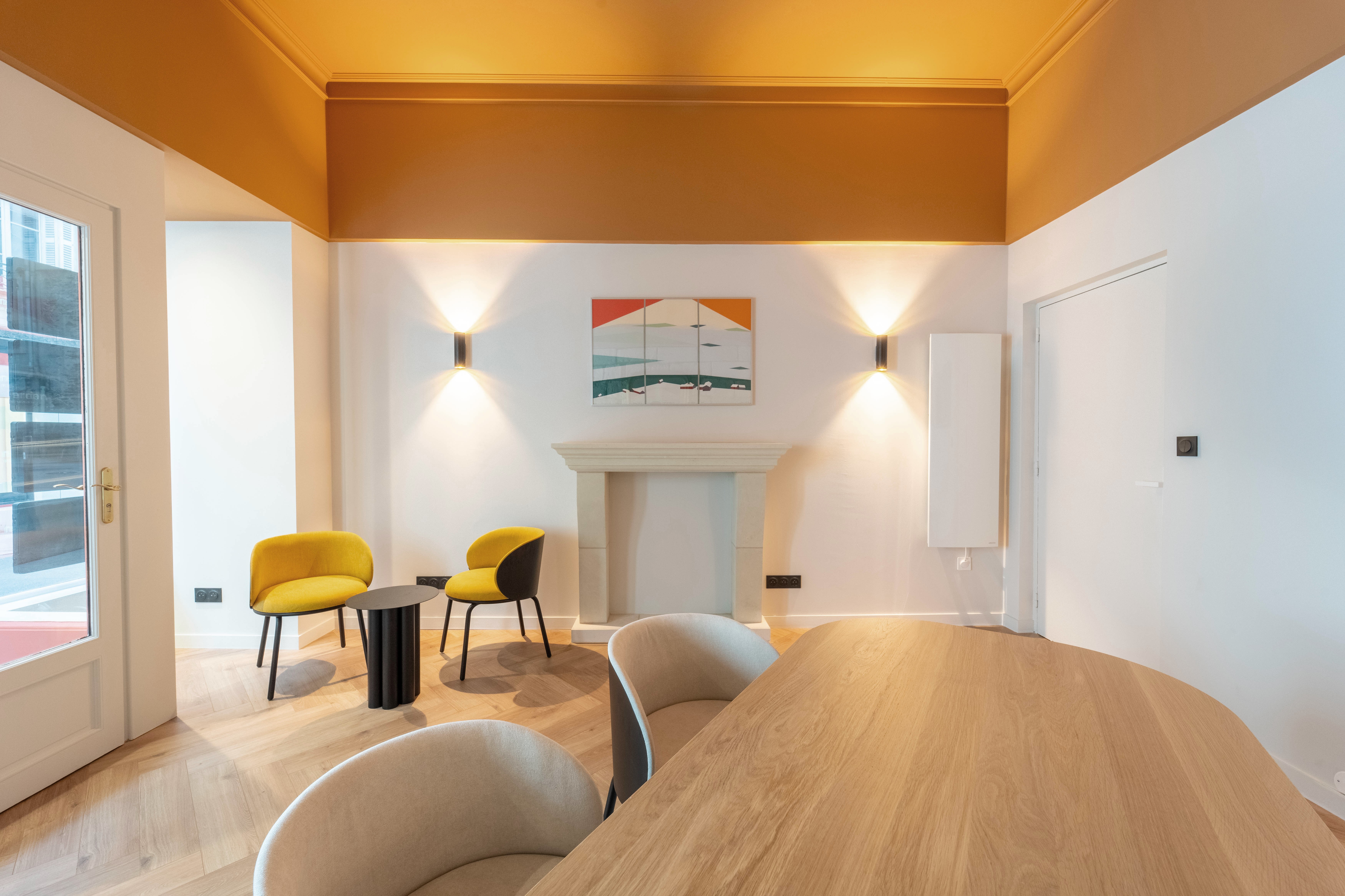 Dynamic picture of a cyclist riding downhill