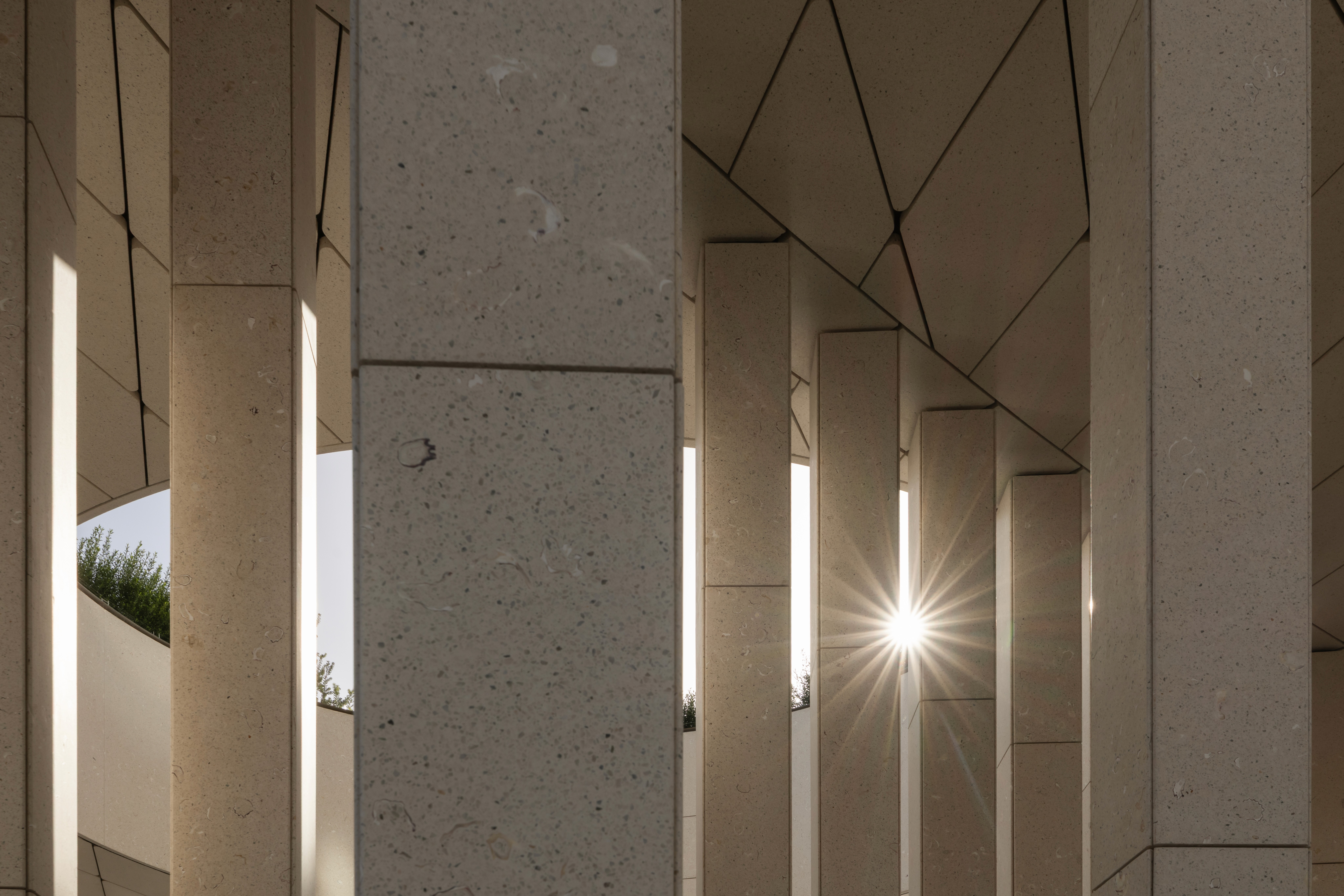 At close range, the oyster terrazzo reveals itself as more than a finish; its layered texture catches changing light and embeds the material memory of the harbour into the pavilion's surface.