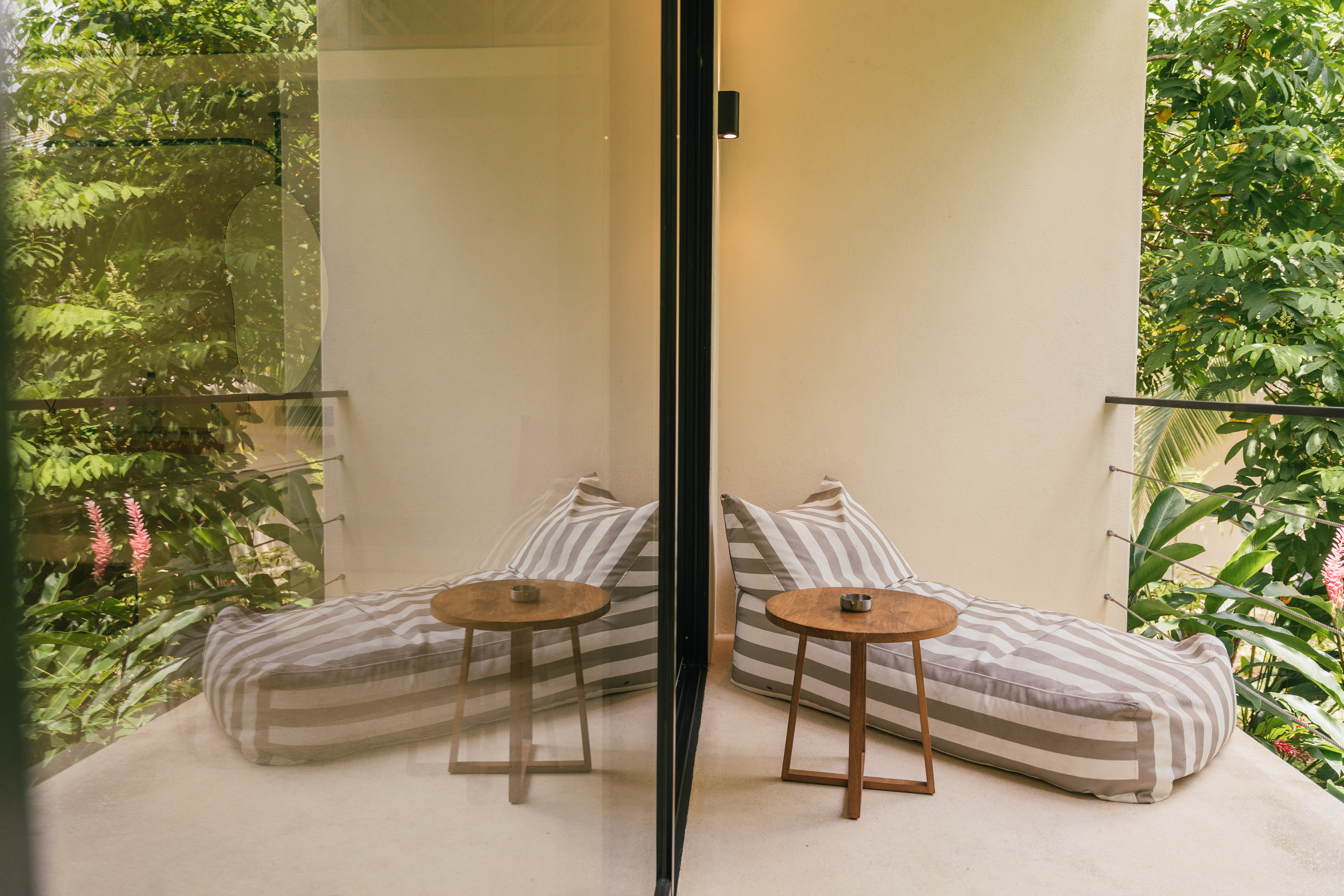 Hotel rooms nestled into the jungle 