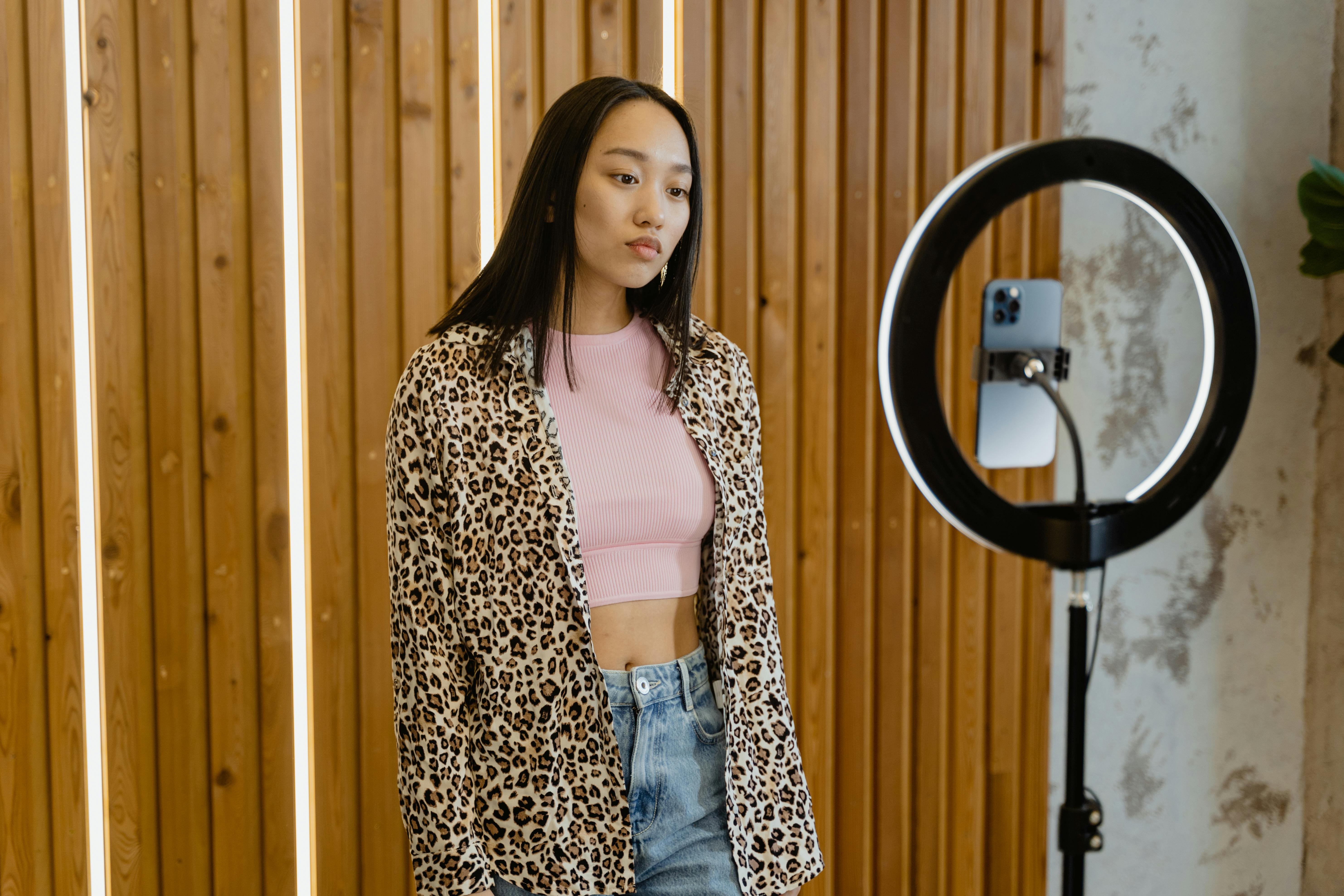 asian-female-influencer-recording-content-with-ring-light-and-smartphone-indoors - mart-production (pexels)