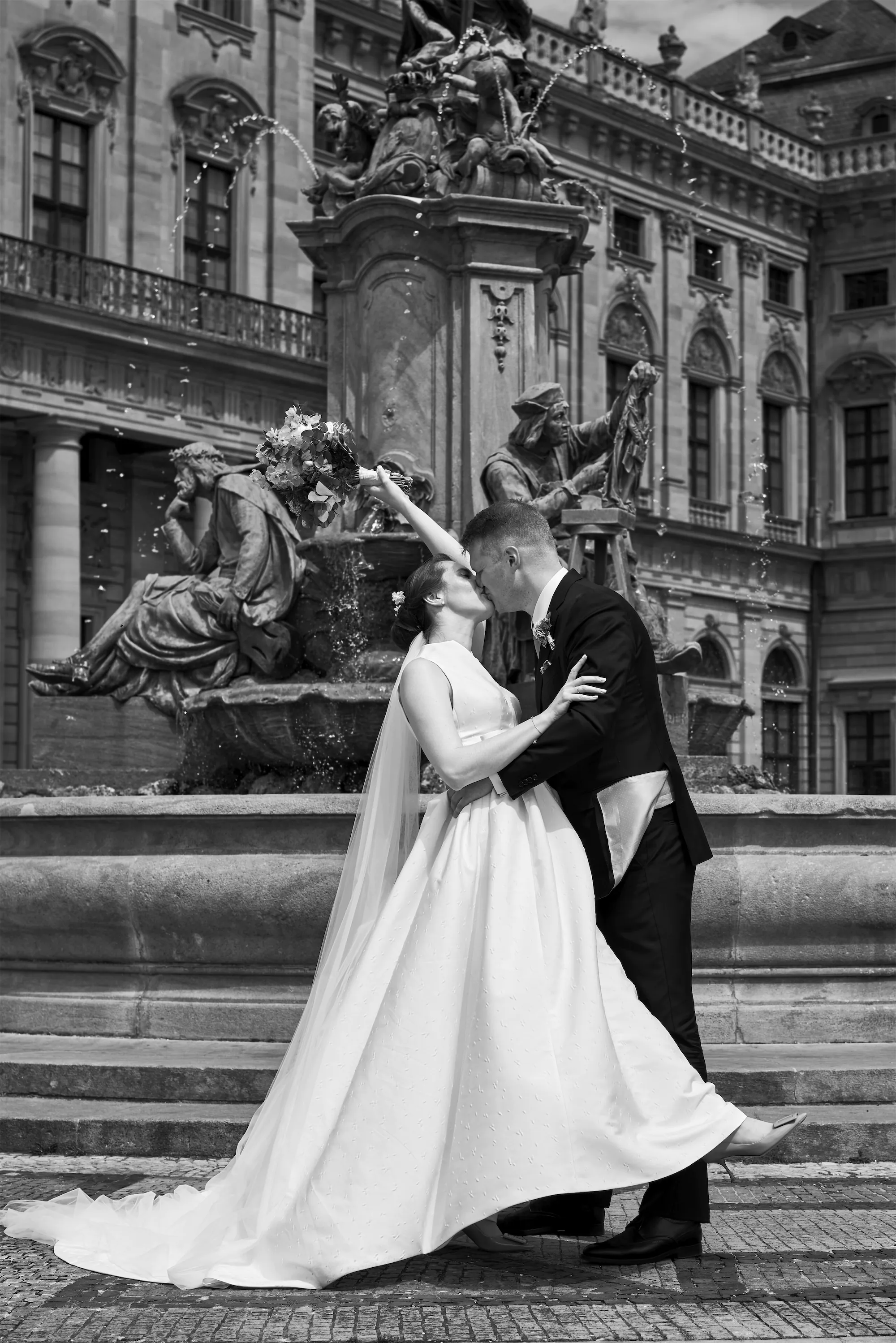 wedding photography Würzburger Residenz, shooting location Residenz Würzburg, photos Würzburg Residenz gardens