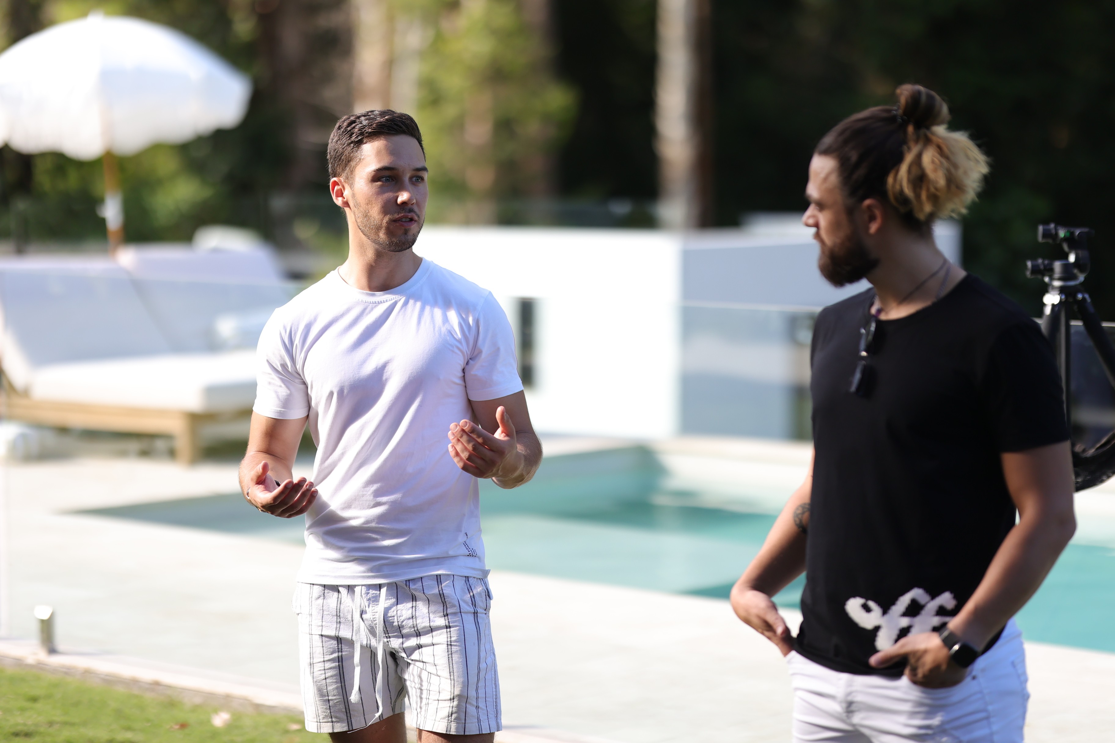 Dating profile coach Tom and Dating prfolie photographer Vader Melbourne - FixYourIG