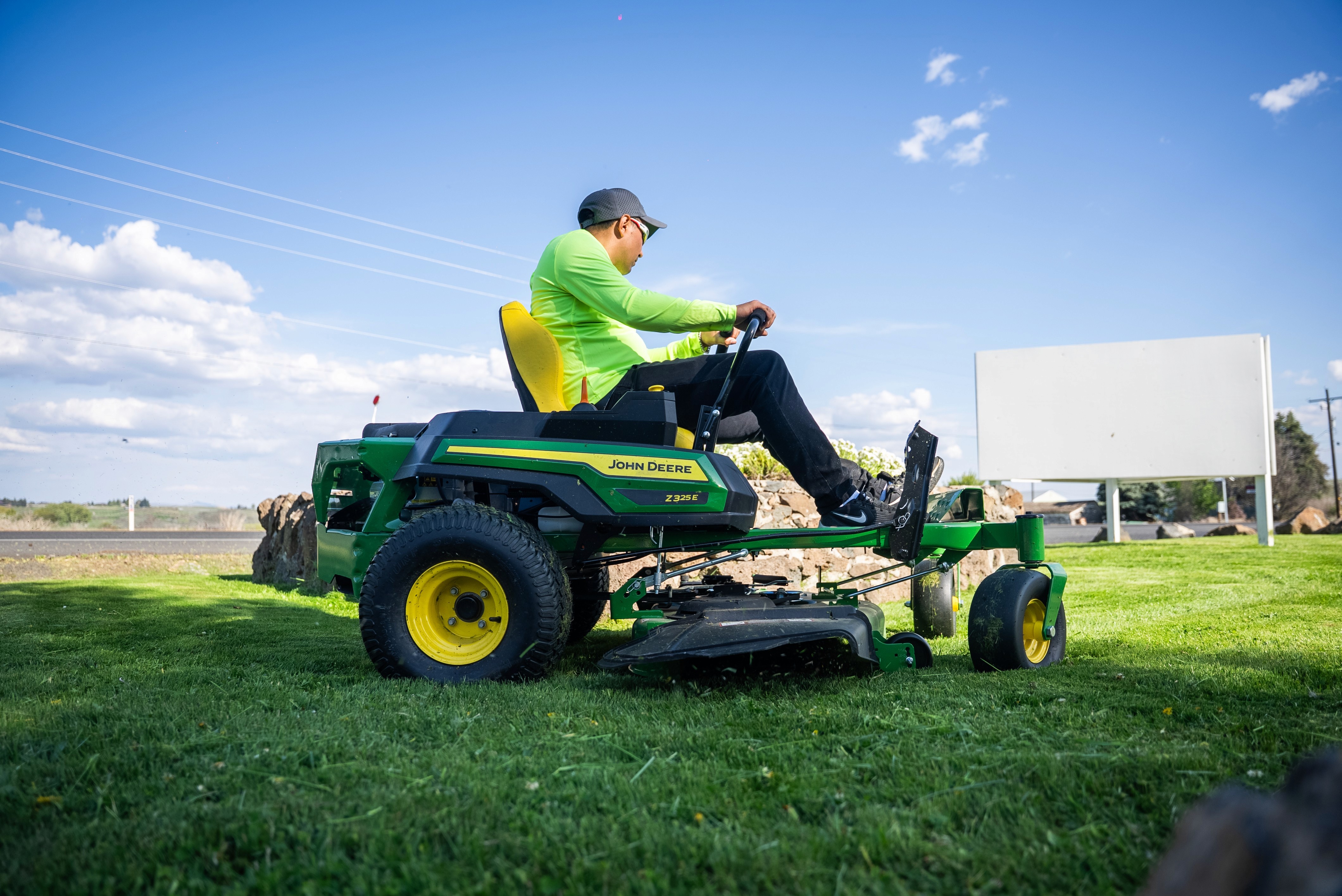 Concetrated triathlete grayscale