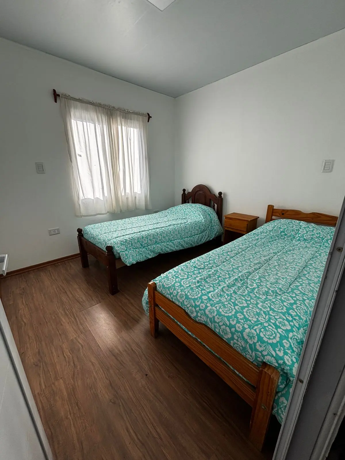 domitorio con camas individuales en cabaña saladillo