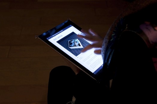 e person scrolling on an iPad on a webpage
