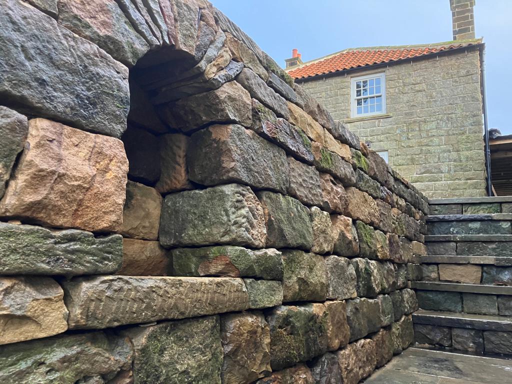 Trockenmauer Mauervertiefung