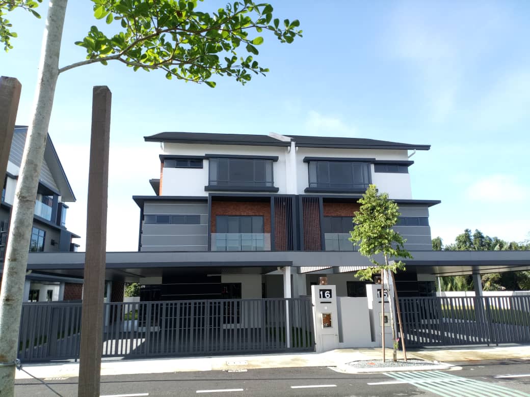 Exterior view of Hevea Kemensah project by Asima Architects